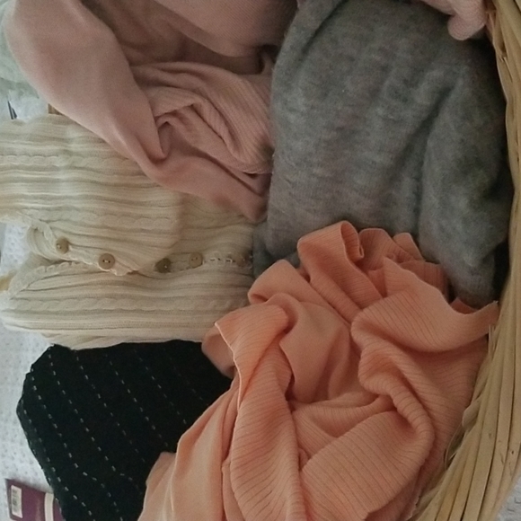 Box full of sweaters (5 lbs)  Size M. - Picture 1 of 1